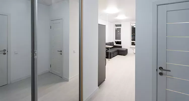 Modern Mirrored Closet Doors Repair in Lynn Haven, FL